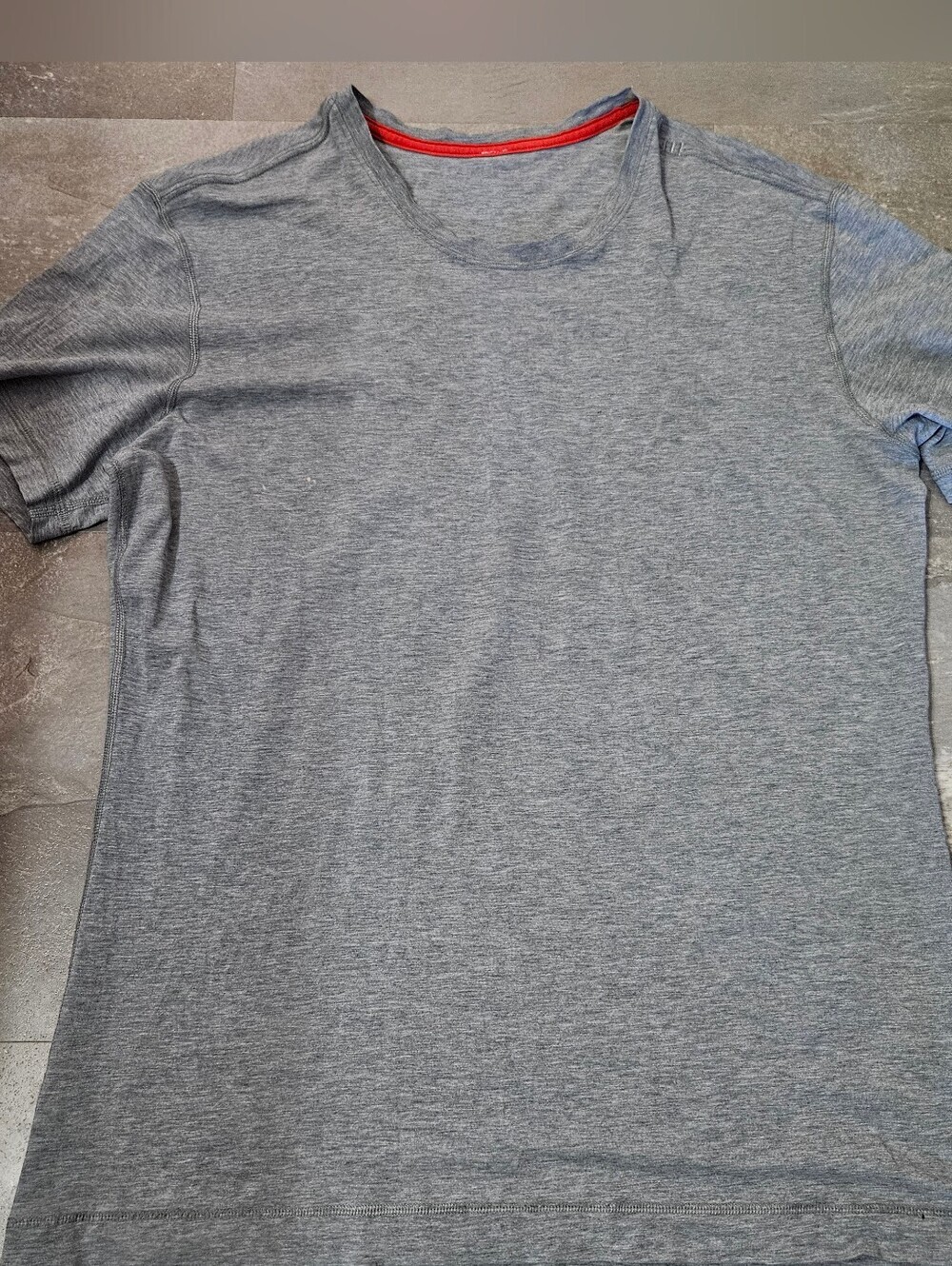 Lululemon Men's Classic Grey Crewneck T-Shirt. Light Heathered Grey. Size L.